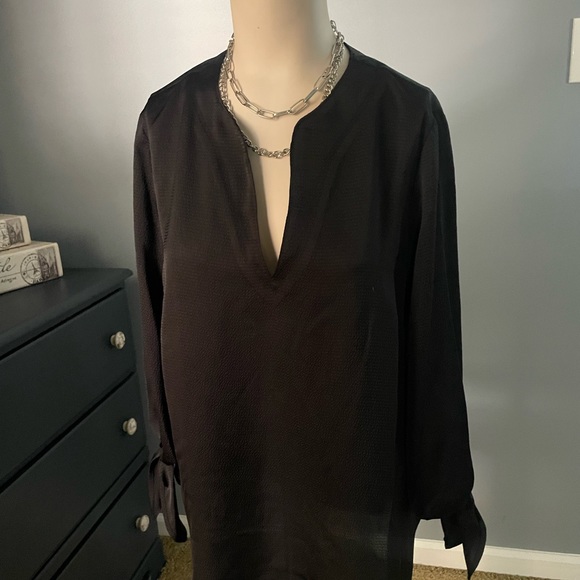 Michael Kors V-Neck Satin 3/4 tie sleeves - Picture 7 of 9